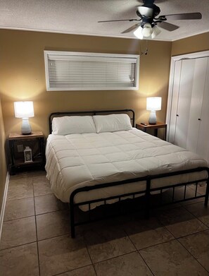 Room - Southern Charm- pets allowed! 2 miles from Casinos (Lake Charles)