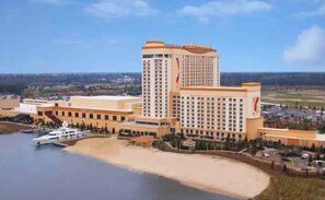 Exterior - Southern Charm- pets allowed! 2 miles from Casinos (Lake Charles)