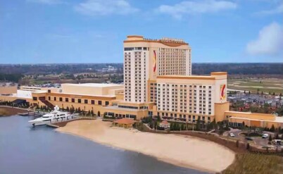Southern Charm- pets allowed! 2 miles from Casinos