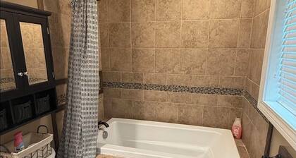 Southern Charm- pets allowed! 2 miles from Casinos