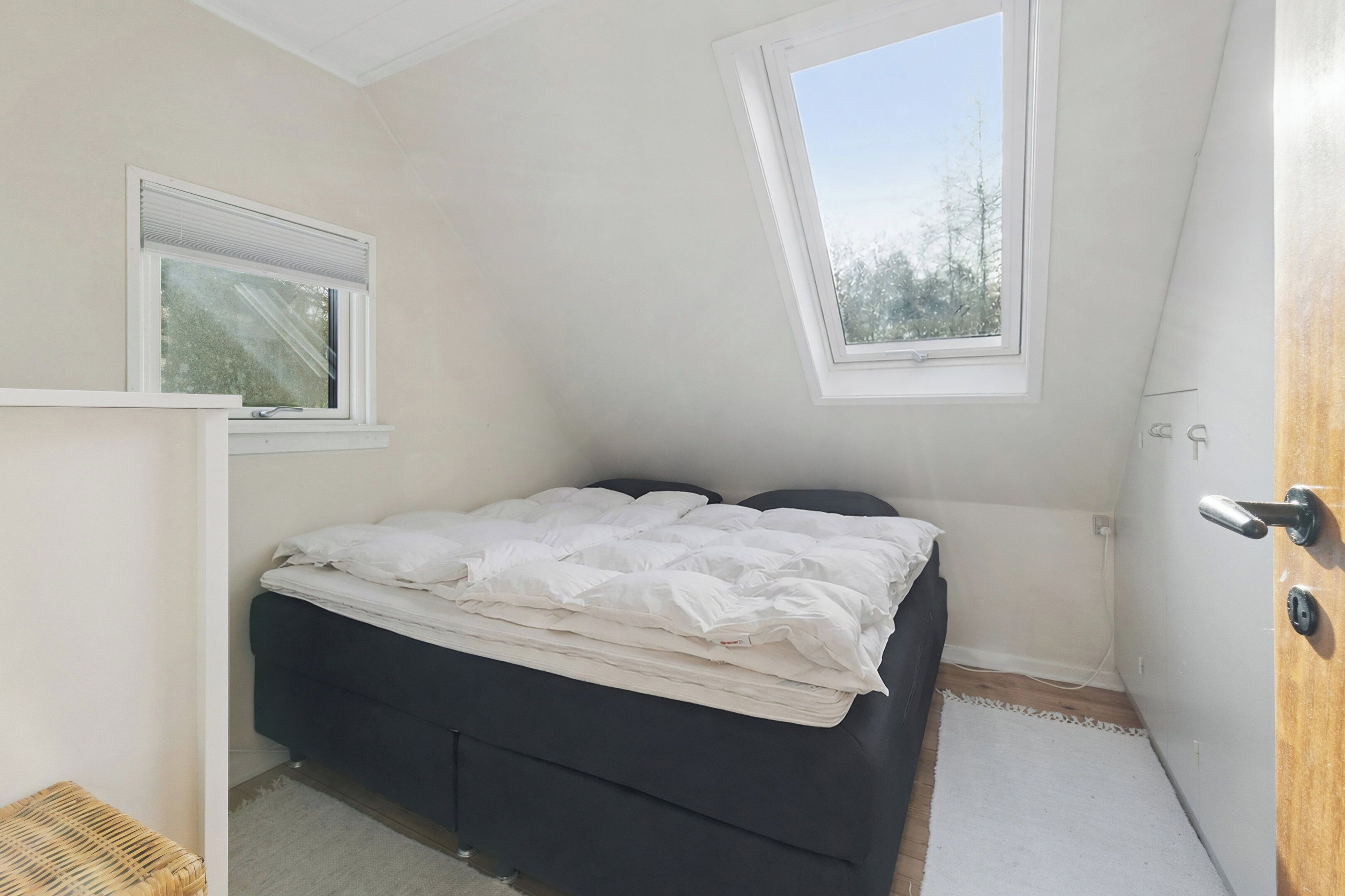 2 bedrooms, iron/ironing board, free WiFi
