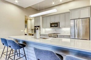 Fridge, microwave, oven, stovetop - Eagle Crest Golf Resort Amenities on the 17th Tee (Redmond)