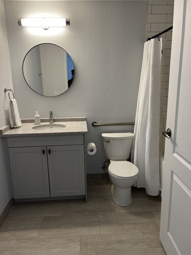 Modern 2BR Condo Steps to Beach and Main Strip