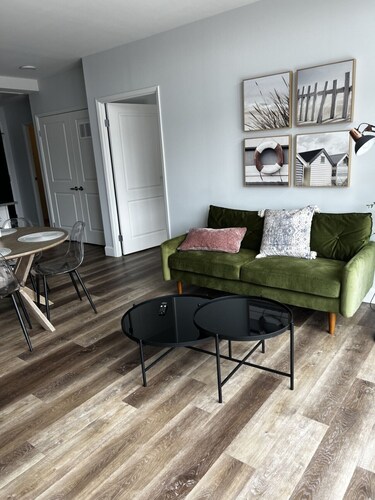 Modern 2BR Condo Steps to Beach and Main Strip