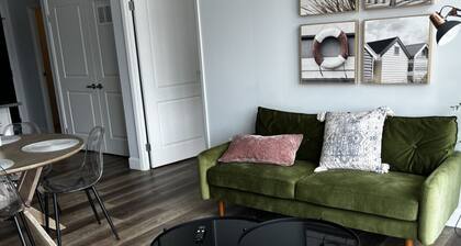 Modern 2BR Condo Steps to Beach and Main Strip