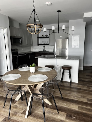 Modern 2BR Condo Steps to Beach and Main Strip