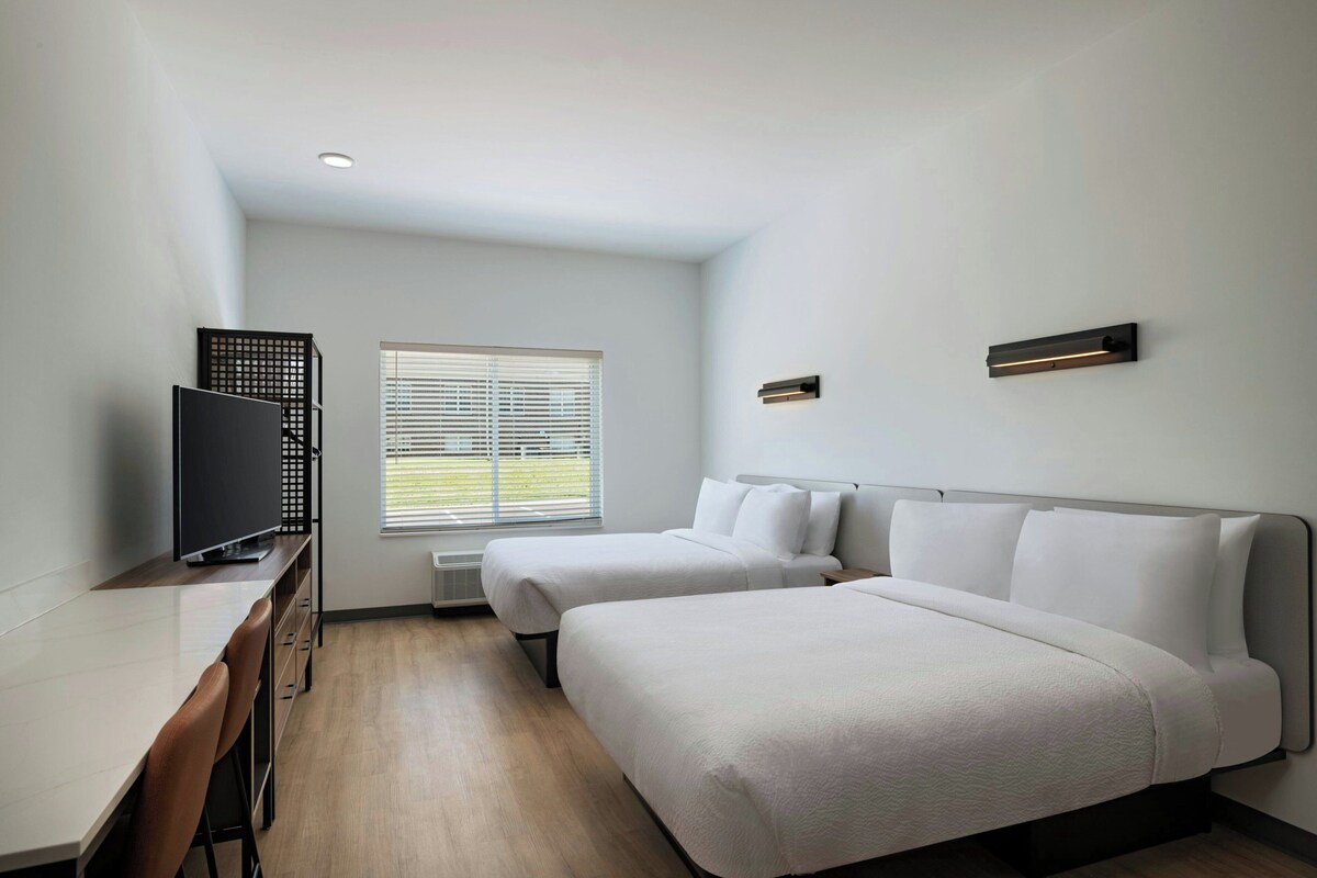 Studio, 2 Queen Beds | Down duvets, desk, laptop workspace, blackout curtains