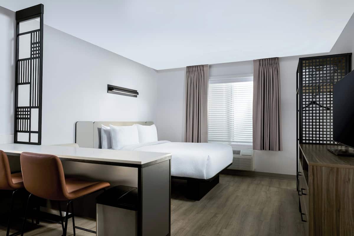Studio, 1 Queen Bed, City View | Free WiFi