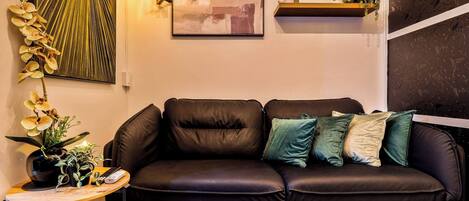 Condo, 1 Bedroom, Accessible, Mountain View | Living room