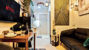 Condo, 1 Bedroom, Accessible, Mountain View | Living room