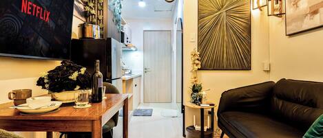 Condo, 1 Bedroom, Accessible, Mountain View | Living room