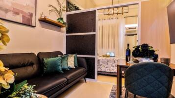 Condo, 1 Bedroom, Accessible, Mountain View | Living room
