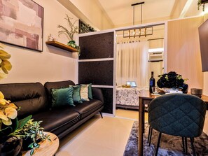 Apartment, 1 Schlafzimmer, barrierefrei, Bergblick | Wohnzimmer