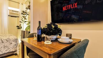 Condo, 1 Bedroom, Accessible, Mountain View | Dining