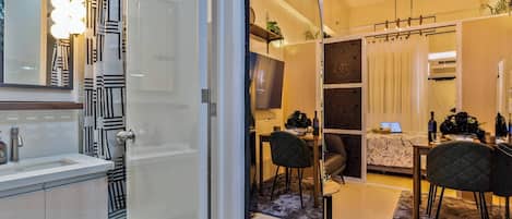 Condo, 1 Bedroom, Accessible, Mountain View | Dining room