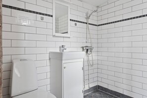Shower - Little gem with a view of the water (Bogense)