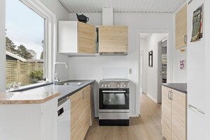 Fridge, microwave, oven, dishwasher - Active holiday in large home with garden (Vig)