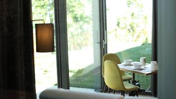 Comfort Apartment | Dining