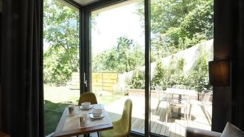 Comfort Apartment | Dining