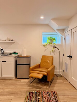 Interior - Light-Filled Lower Suite · Brand New · Private · 5 Mins to Metro · Parking (Washington)