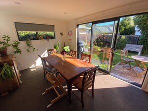 Dining - 3BR Family Cottage in Sunny Heathcote close to Beach, CBD and Hiking Trails (Christchurch)