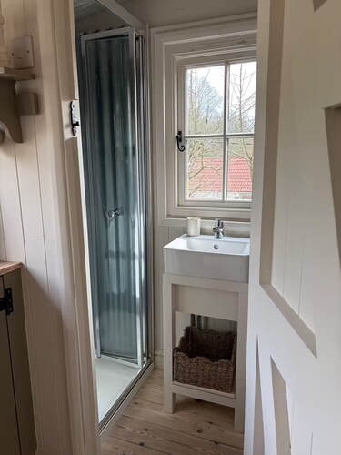 Fern / Luxury Shepherd's Hut With Wood-Fired Hot Tub In Heart Of Somerset