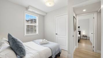 2 bedrooms, desk, iron/ironing board, WiFi