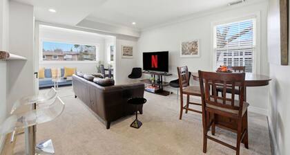 Main Floor 2BR Retreat, 2 Parking, 1 Bath & Wi-Fi