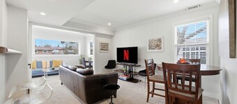 Main Floor 2BR Retreat, 2 Parking, 1 Bath & Wi-Fi