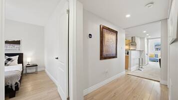 2 bedrooms, desk, iron/ironing board, WiFi