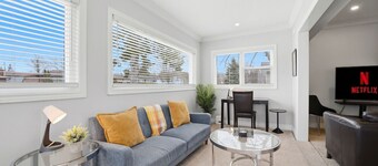Main Floor 2BR Retreat, 2 Parking, 1 Bath & Wi-Fi