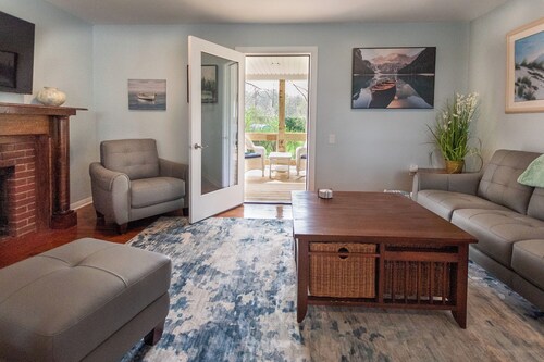 Spacious 4-bedroom house in Meadville, walking distance to Allegheny College