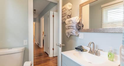 Spacious 4-bedroom house in Meadville, walking distance to Allegheny College