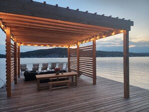 Outdoor dining - Harveys Lake Year Round Stunning Views and Lakefront Water Access! (Harveys Lake)
