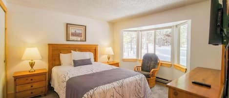 2 bedrooms, iron/ironing board, Internet, bed sheets
