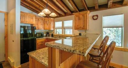 Cozy 2-bedroom condo in tranquil Island Park with AC and gym/ TIR #2