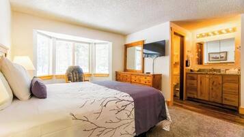 2 bedrooms, iron/ironing board, internet, bed sheets