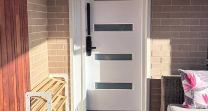 Modern 2BR Granny w Outdoor Near Stanhope Leisure