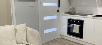 Modern 2BR Granny w Outdoor Near Stanhope Leisure