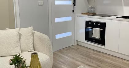 Modern 2BR Granny w Outdoor Near Stanhope Leisure