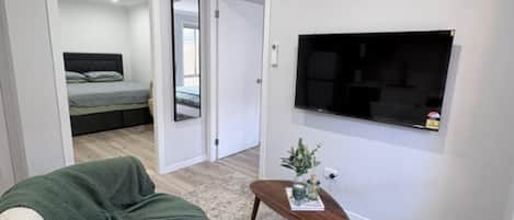 2 habitaciones, tabla de planchar con plancha, wifi y ropa de cama