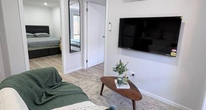 Modern 2BR Granny w Outdoor Near Stanhope Leisure