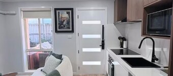 Modern 2BR Granny w Outdoor Near Stanhope Leisure