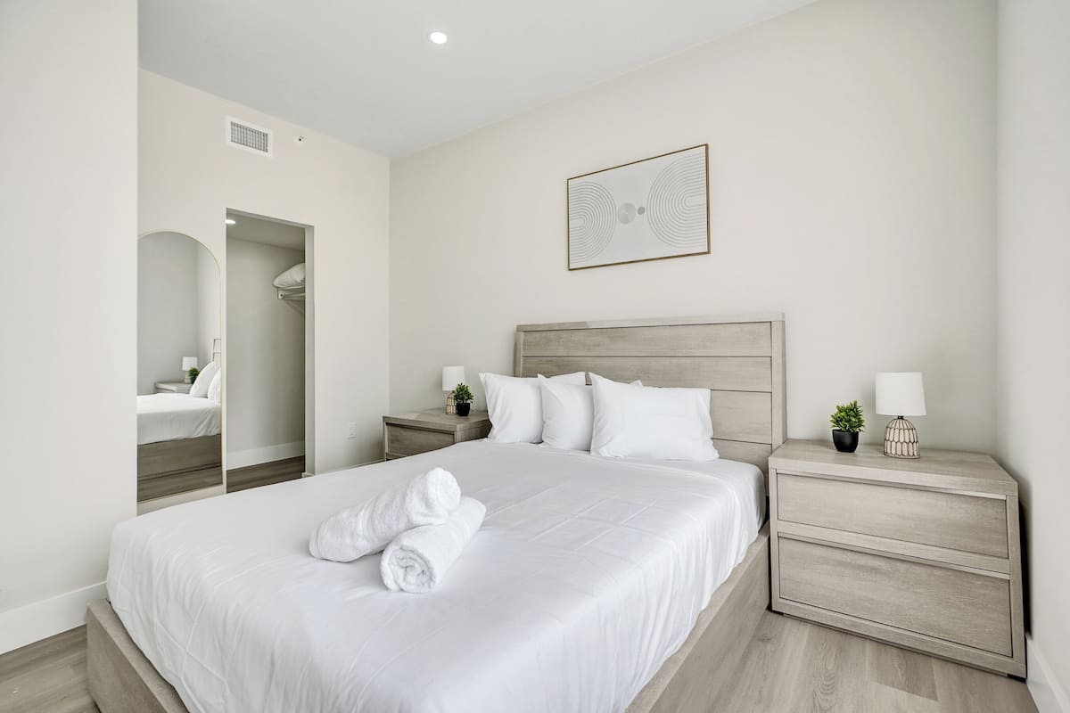 Cozy 2BDR/2BA Apartment 406 | Iron/ironing board, free WiFi, bed sheets