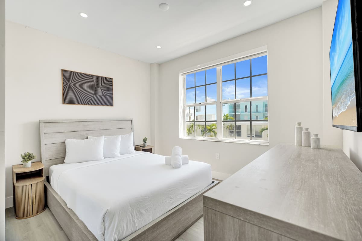 Stylish 2BDR/1BA Apartment 303 | Iron/ironing board, free WiFi, bed sheets