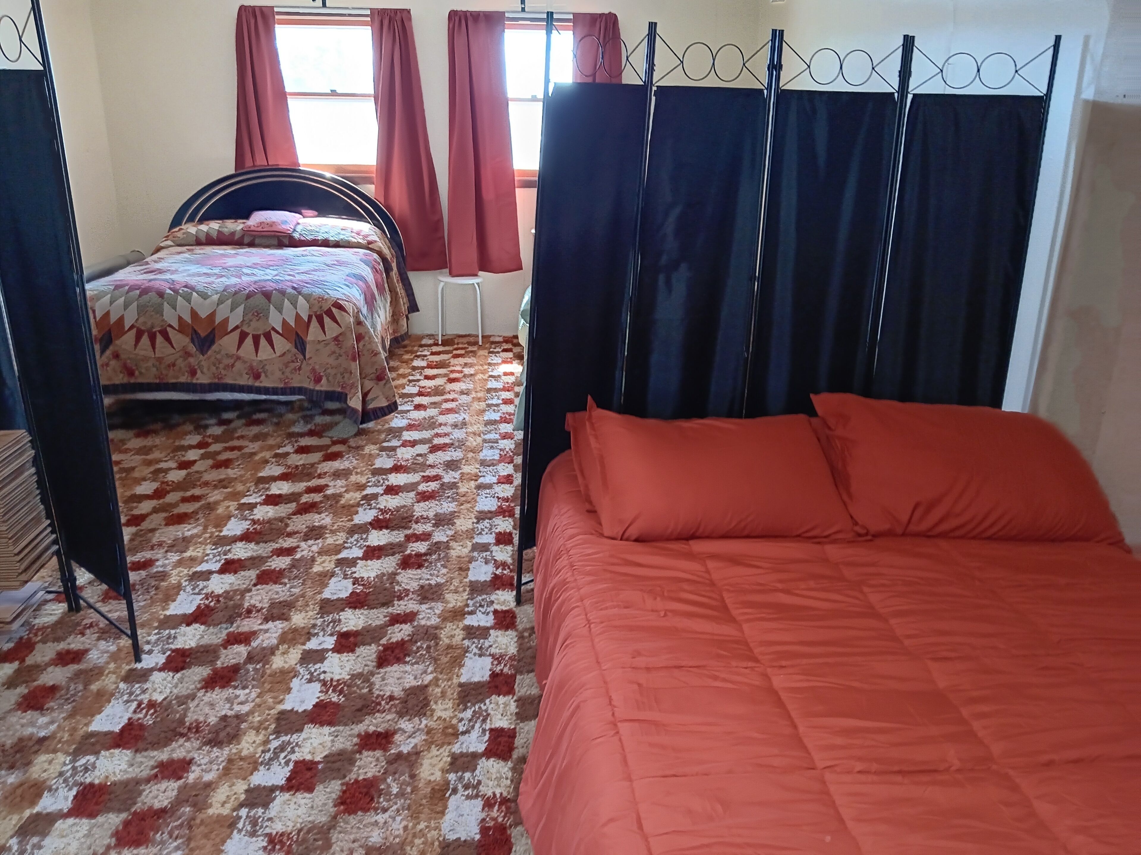 3 chambres, fer et planche à repasser, Wi-Fi, draps fournis