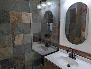 Shower, hair dryer, towels, soap - Newly renovated King Bed Room in South Lake Tahoe with best location and AC. (South Lake Tahoe)