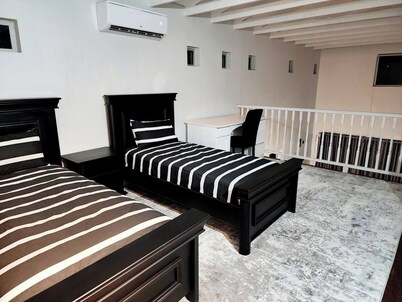Luxury Apartment in Waikiki E5 Close to the Beach