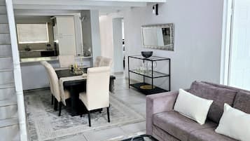 Apartment, 3 Bedrooms, Balcony | Living room