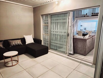 Luxury Apartment in Waikiki E5 Close to the Beach